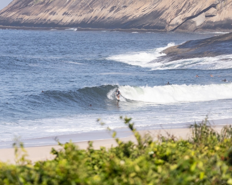 Como está o mar hoje? Confira a previsão das ondas e marés em tempo real!