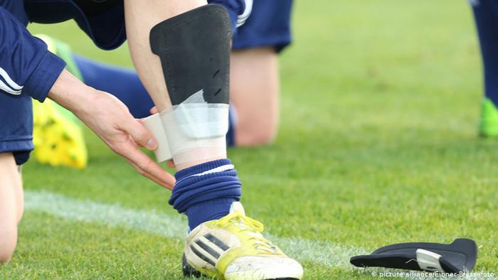 Caneleiras futsal: qual a diferença entre os modelos? Saiba mais!