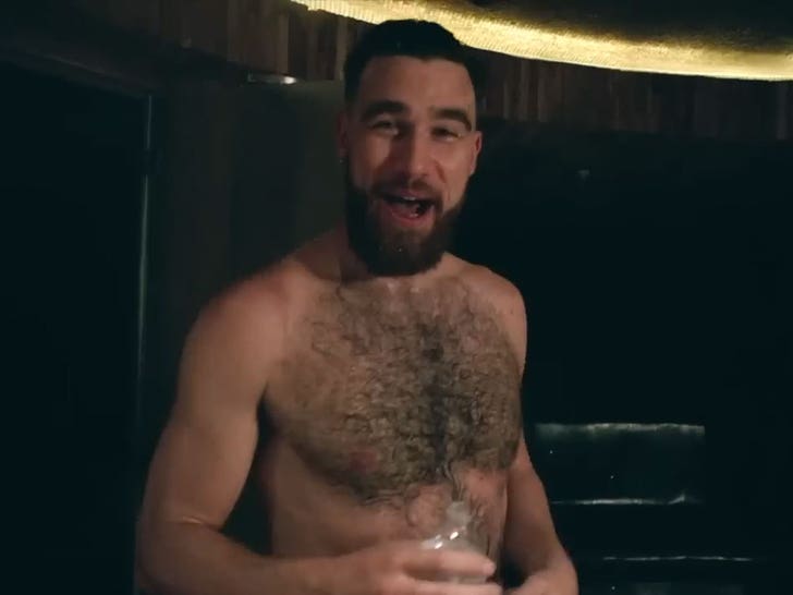 Travis Kelce sem camisa 的照片在社交媒体上疯传