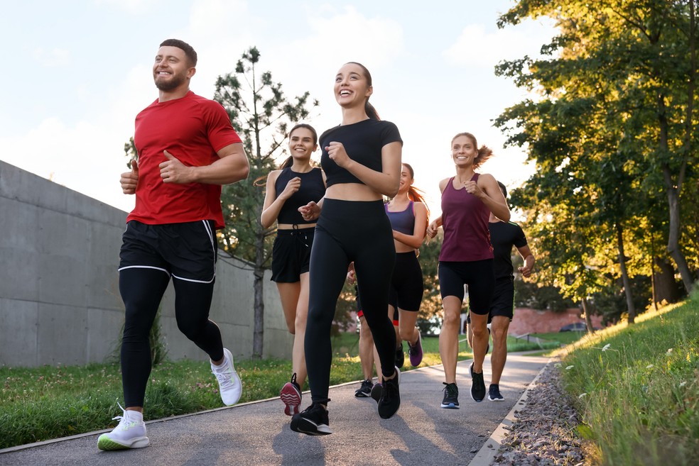 Corrida do final de semana com amigos: Dicas de organização e percursos!