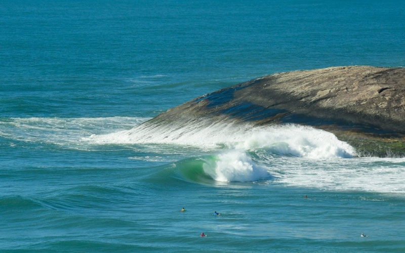 Como está o mar hoje?Veja a previsão das ondas e marés agora mesmo