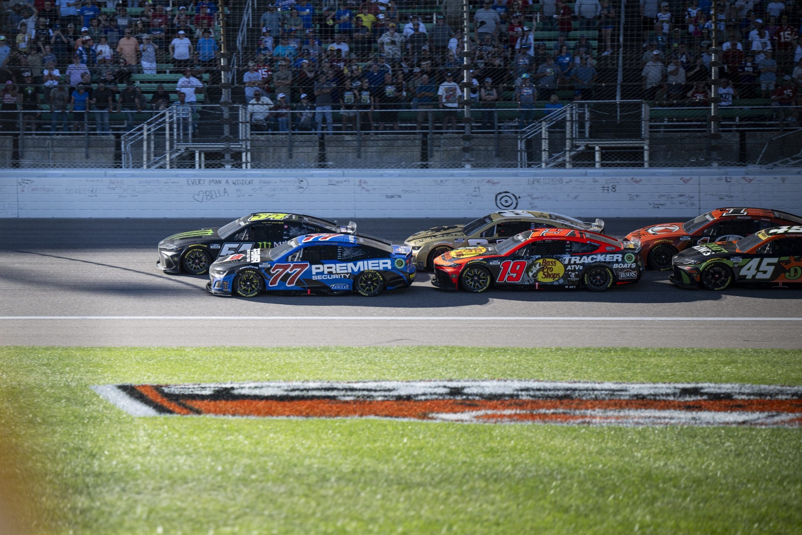 Quem vai ganhar a NASCAR 2025? Veja a análise das equipes!