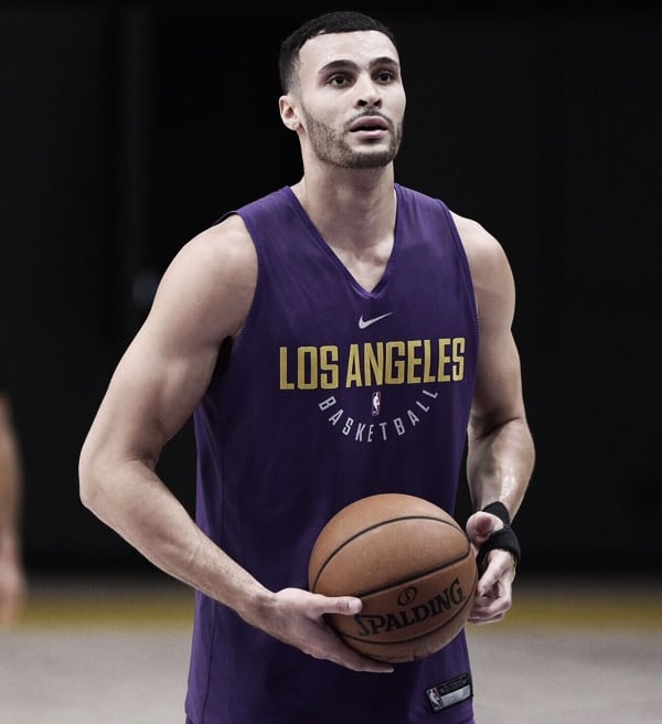 Nance Lakers é uma boa contratação? Analisamos os prós e contras.