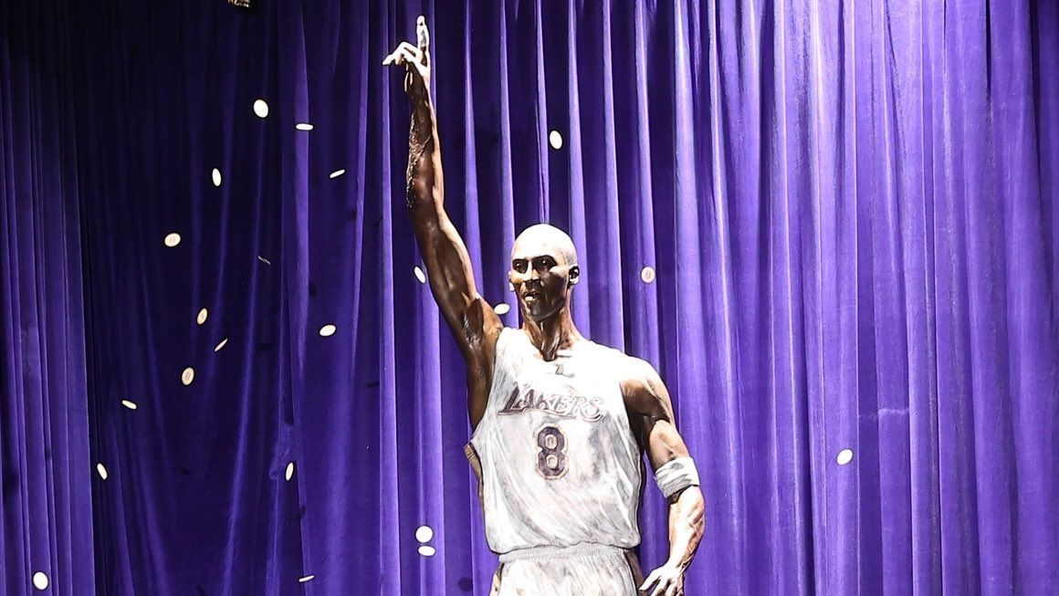 Quer visitar a estátua de Kobe Bryant? Veja como chegar!