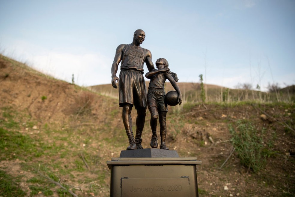 Quer visitar a estátua de Kobe Bryant? Veja como chegar!