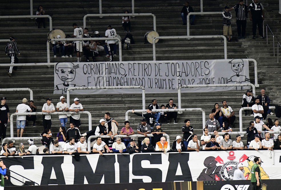 Corinthians lixo: veja os motivos da revolta da torcida!