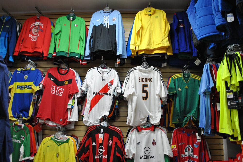 Onde encontrar camisa de time europeu original? Listamos lojas confiáveis para você comprar.