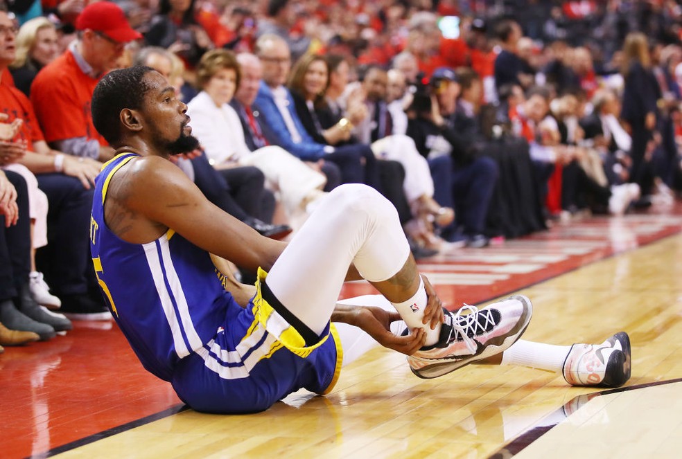 Pé Kevin Durant ainda machucado? Saiba tudo sobre a recuperação do jogador.