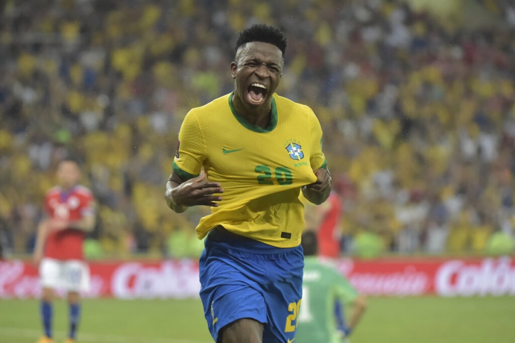 Monicius Junior: A trajetória de sucesso do craque brasileiro.