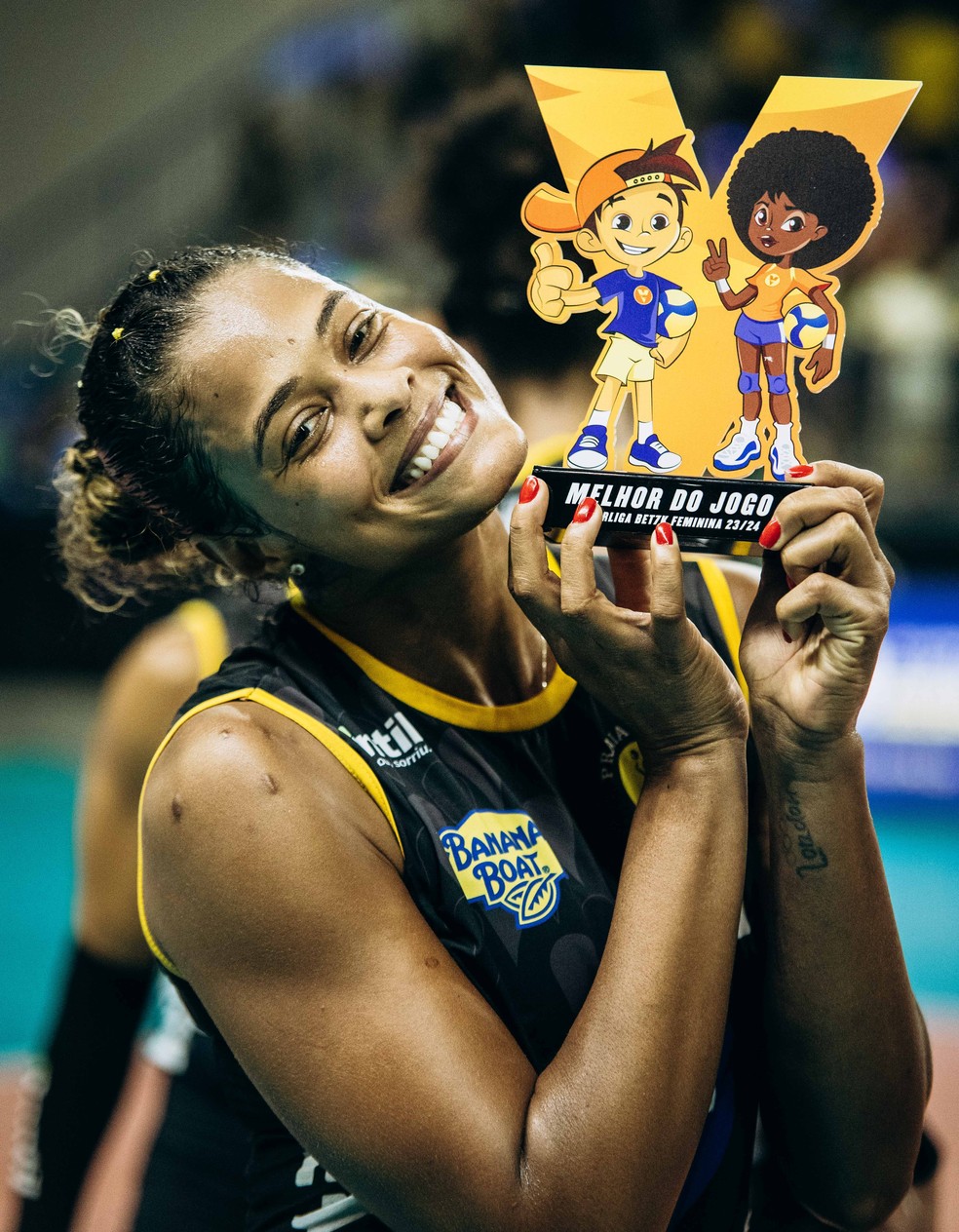Novidades da Adenízia: saiba por onde anda e os planos da craque.
