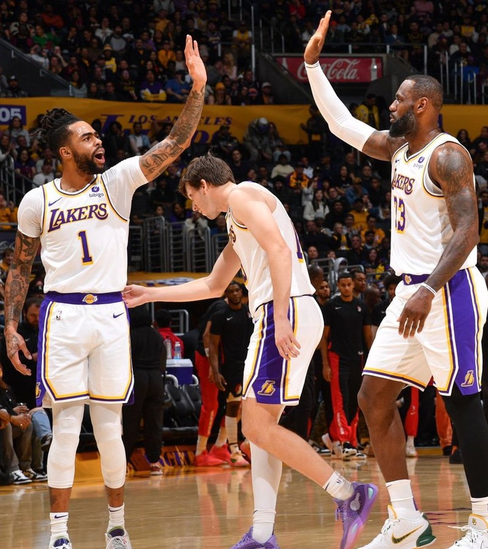 Lebron James enterrando: veja os vídeos mais incríveis e fortes!