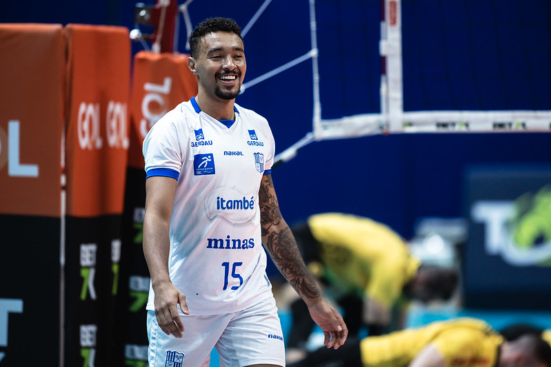 Jogadores de vôlei que se assumiram: a importância de dar voz e vez.