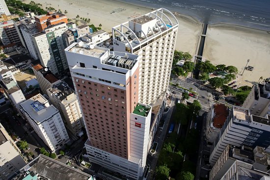 Onde se hospedar perto da Praia Boqueirão Santos barato?