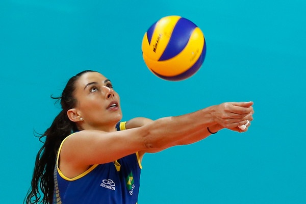 Fotos raras de jogadora de volei: Arquivos secretos revelados!