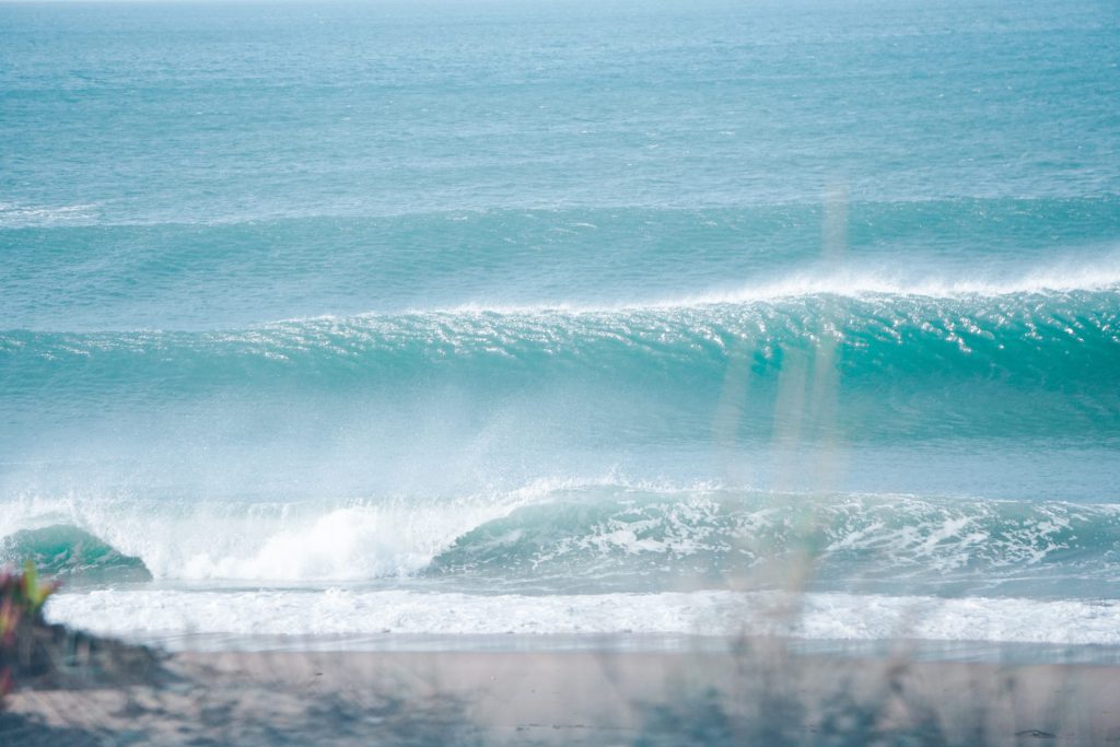 Nazaré Surf para Iniciantes: Dá pra Arriscar? Conselhos Essenciais!